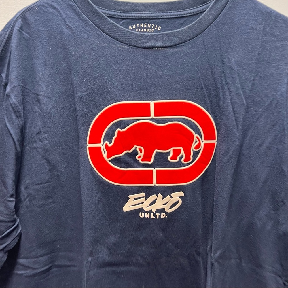 $7🚨CLEAROUT🚨Ecko Unlimited Dark Blue T-Shirt with Red Graphic - Picture 2 of 3